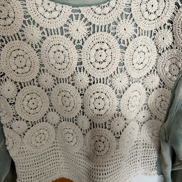 Gimmicks by BKE Green and Cream Crochet Sweatshirt - Picture 7 of 8
